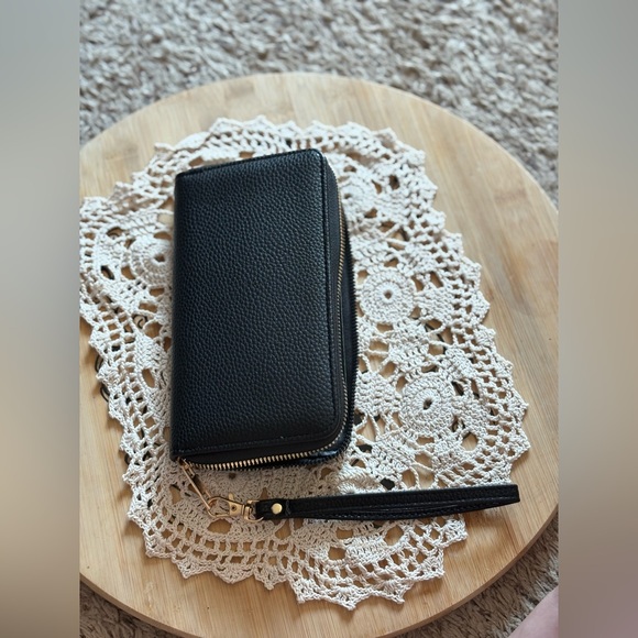 - Boutique NWT Vegan Leather Shoulder Bag & - Picture 10 of 11